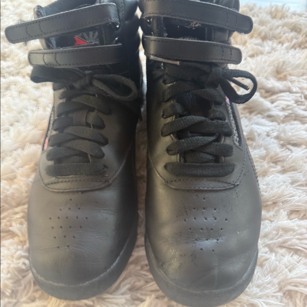 Vintage Reebok Hi top women’s sneakers